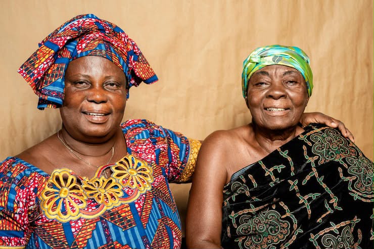 Pessoas Idosas negras em retrato de ancestralidade e afeto